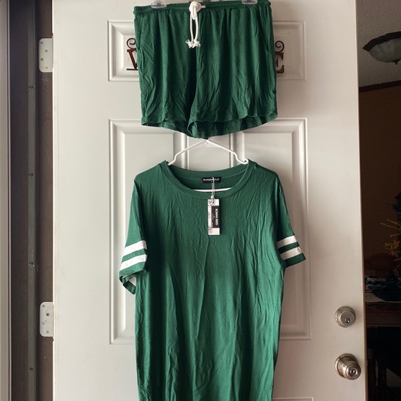 NWT. Dark Green 2 Piece Pajamas - Picture 2 of 11